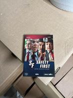 Safety First Seizoen 1 DVD, Cd's en Dvd's, Verzenden, Zo goed als nieuw, Komedie