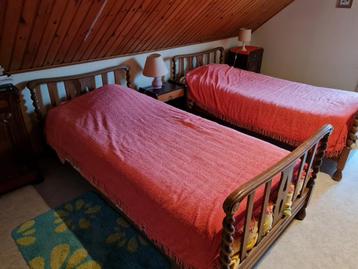 2 lits anciens en bois avec matelas – 1 personne (100  200  beschikbaar voor biedingen