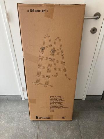 Zwembad ladder intex 107cm beschikbaar voor biedingen