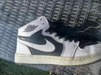 jordans 1, Wit, Ophalen of Verzenden, Zo goed als nieuw, Sneakers