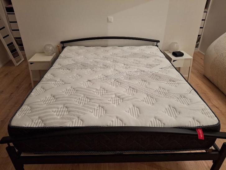 LOT Matelas neuf 160  200 + 2 coussins + protège-matelas, Maison & Meubles, Chambre à coucher | Matelas & Sommiers, Neuf, Matelas