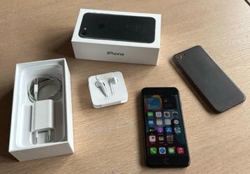 iPhone 7 32GB zwart (Mod. A1778) + accessoires beschikbaar voor biedingen