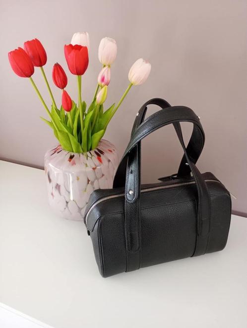 Delvaux Black Goatskin Loft Shoulder Bag, Handtassen en Accessoires, Tassen | Damestassen, Zo goed als nieuw, Handtas, Zwart, Ophalen