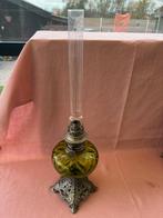 Oude olielamp, metalen voet, groen glas., Ophalen of Verzenden