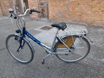 Damesfiets beschikbaar voor biedingen