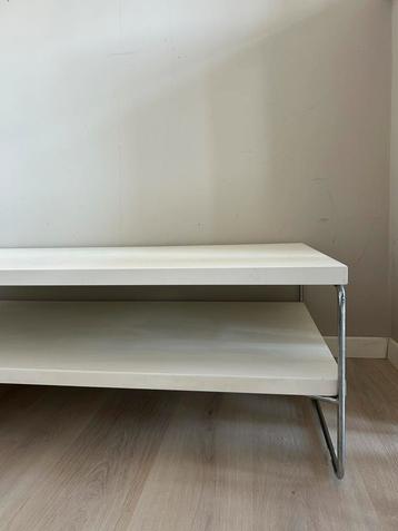 Salontafel zeer goede staat beschikbaar voor biedingen