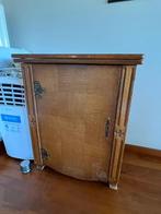 Table et machine à coudre vintage Bernina, Antiquités & Art, Antiquités | Machines à coudre, Enlèvement