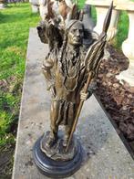 STANDBEELD VAN EEN INDIAAN EN ZIJN ADELAAR IN BRONZEN TEKEN, Ophalen of Verzenden, Brons