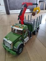 Bruder Mack Granite houttransportwagen met kraan en 3 boomst, Kinderen en Baby's, Speelgoed |Speelgoedvoertuigen, Ophalen, Zo goed als nieuw