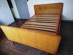 Vintage bed gratis, Huis en Inrichting, Slaapkamer | Bedden, Ophalen, Gebruikt, Vintage, Tweepersoons