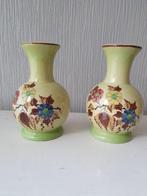 Set van 2 vintage vaasjes met handbeschilderd bloemenbotief, Antiek en Kunst, Antiek | Keramiek en Aardewerk, Ophalen of Verzenden