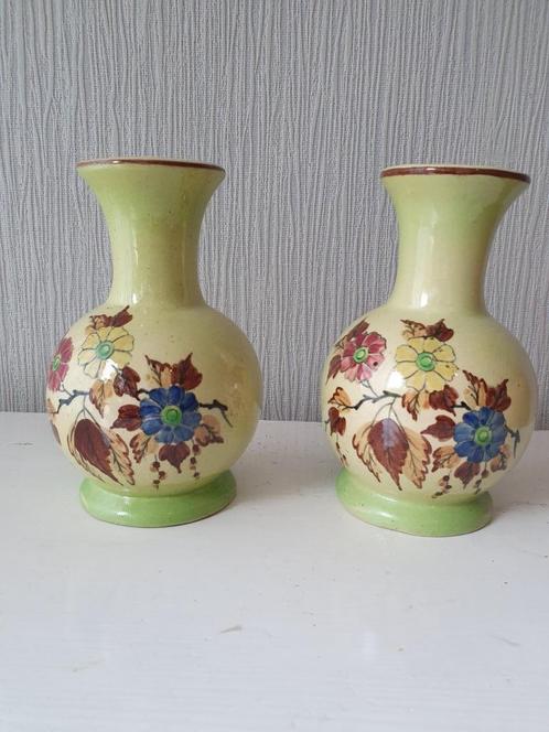 Set van 2 vintage vaasjes met handbeschilderd bloemenbotief, Antiek en Kunst, Antiek | Keramiek en Aardewerk, Ophalen of Verzenden