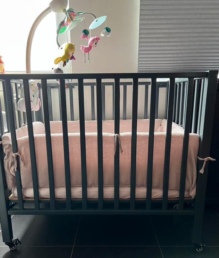 Parc bébé gris anthracite sur roulettes 75x95 cm complet, Enfants & Bébés, Parcs, Comme neuf, Roulettes, Enlèvement