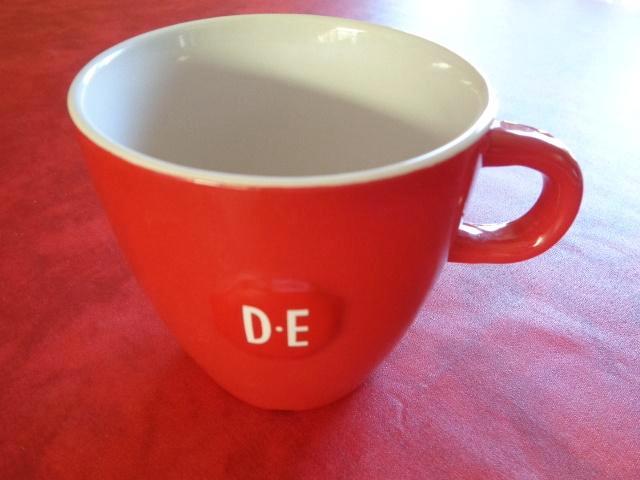 Tasse. Blanche et rouge Marque "Douwe Egberts" Neuve, Verzamelen, Biermerken, Nieuw, Overige typen, Overige merken, Verzenden