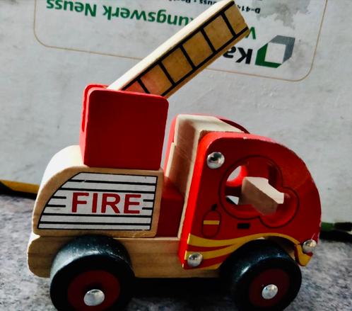 Camion de pompiers en bois rouge BINO, Enfants & Bébés, Jouets | Jouets en bois, Utilisé, Enlèvement ou Envoi