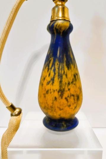 Antieke Parfumfles in Glaspasta.(blauw/geel) beschikbaar voor biedingen