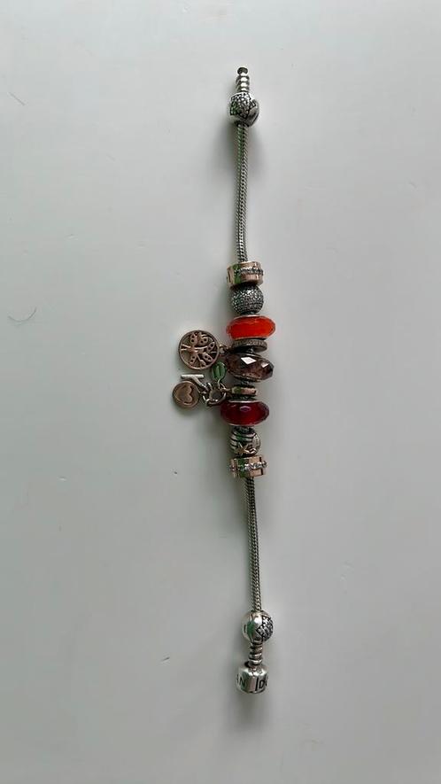 Pandora armband van 19 cm met 11 bedeltjes, Handtassen en Accessoires, Bedels, Zo goed als nieuw, Pandora, Goud, Ophalen of Verzenden