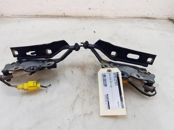 CHARNIERE DE CAPOT Audi A3 Sportback (8VA / 8VF), Utilisé, Audi