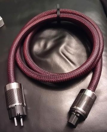 Kwalitykabels: audiofiele kabels/gefilterde stekkerdozen.  beschikbaar voor biedingen