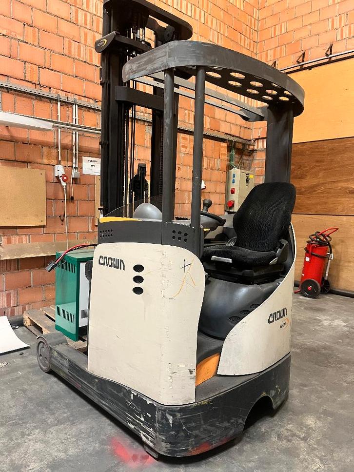 Reachtruck Crown 6,8 meter, Zakelijke goederen, Machines en Bouw | Heftrucks en Intern transport, Reachtruck, Elektrisch, 1000 tot 2000 kg