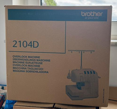 Overlock Brother 2104D, Hobby en Vrije tijd, Naaimachines en Toebehoren, Zo goed als nieuw, Brother, Ophalen
