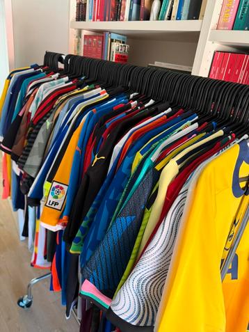Meer dan 100 officiële voetbalshirts te koop beschikbaar voor biedingen