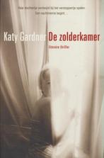 (b133) De zolderkamer, haar dochtertje verdwijnt, Boeken, Verzenden, Gelezen