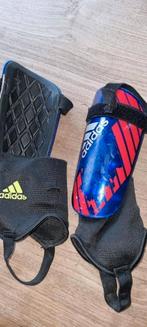 voetbalscheenlappen Adidas maat M of +/- 134 - 158, Sports & Fitness, Football, Taille M, Enlèvement ou Envoi, Utilisé, Autres types