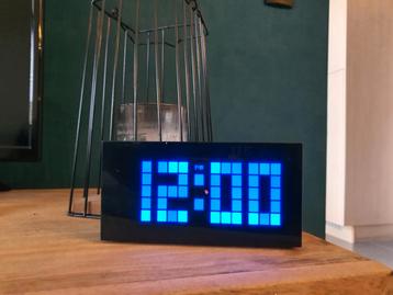 Led klok Alarm design  beschikbaar voor biedingen