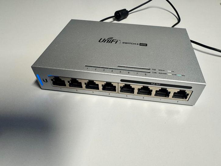 Ubiquiti UniFi Switch 8 60w - 8 poorten -4 PoE- 60W, Computers en Software, Netwerk switches, Gebruikt, Ophalen