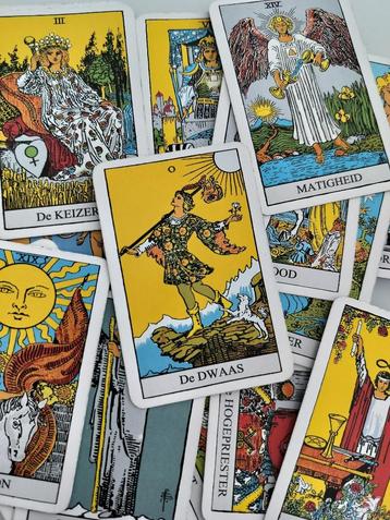 Zelf kaarten leren leggen met Tarot beschikbaar voor biedingen