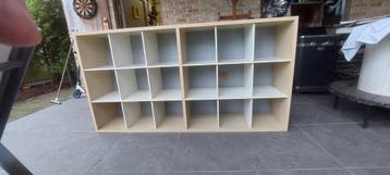 Kast beschikbaar voor biedingen