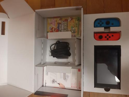 Nintendo switch met spelletje en hoes, Games en Spelcomputers, Spelcomputers | Nintendo Switch, Gebruikt, Switch Original, Met 2 controllers