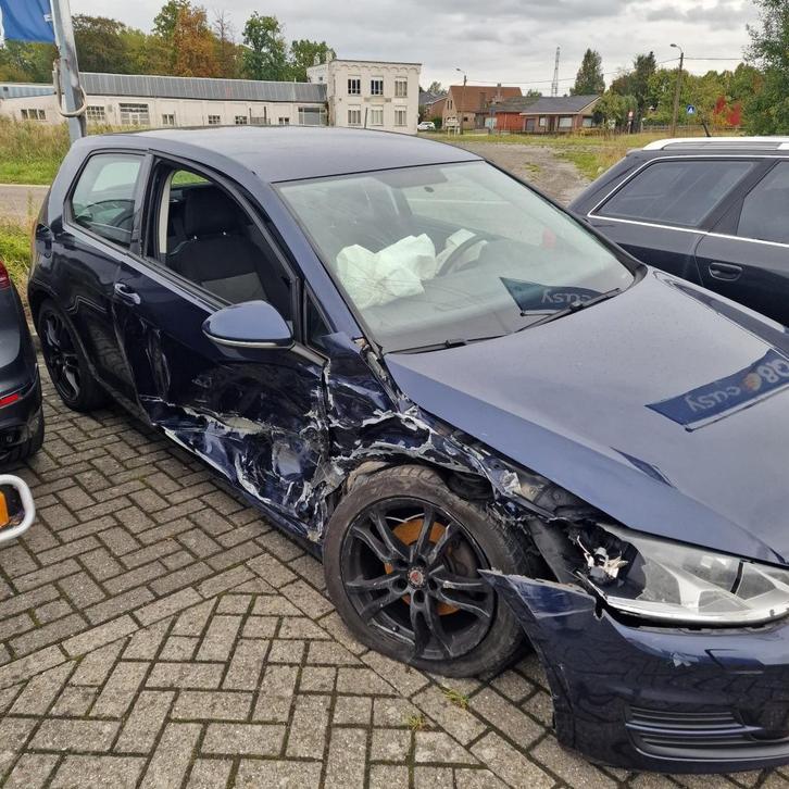 VW Golf 1.2 TSI / Schade rechtsvoor / Start, Auto's, Volkswagen, Bedrijf, Te koop, Golf, ABS, Airbags, Elektrische ramen, Isofix