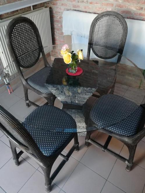 Tafel met glazen blad en 4 rotan stoelen, Huis en Inrichting, Tafels | Eettafels, Zo goed als nieuw, 150 tot 200 cm, 150 tot 200 cm