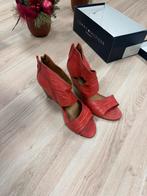 Dames schoen met hak maat 41, Kleding | Dames, Schoenen, Ophalen of Verzenden, Schoenen met hoge hakken, Gedragen, Rood