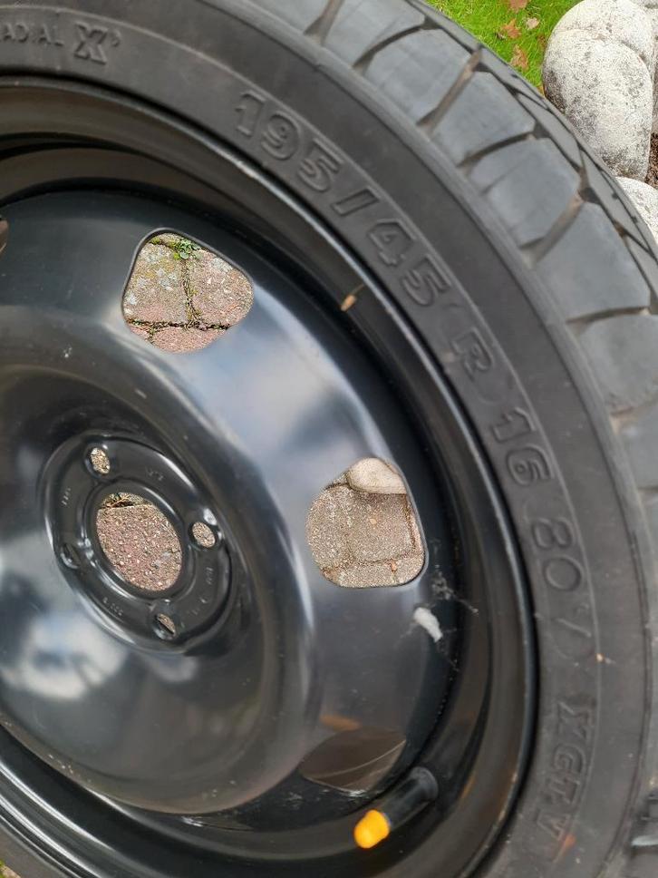 Thuisbrenger 16 inch , steek 4 x 100 , met goede band., Auto-onderdelen, Banden en Velgen, Banden en Velgen, Zomerbanden, 16 inch