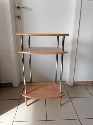 Bijzettafeltje met 3 legplanken beschikbaar voor biedingen