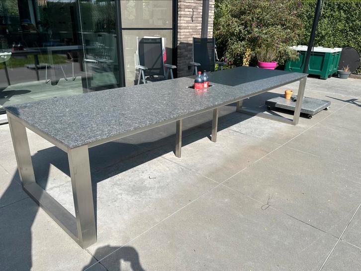 Zeer grote degelijke inox tuintafel met natuursteen blad, Tuin en Terras, Tuintafels, Zo goed als nieuw, Ophalen