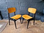 2 vintage stoelen in zwart gelakt hout en mosterdstof, 1960, Ophalen