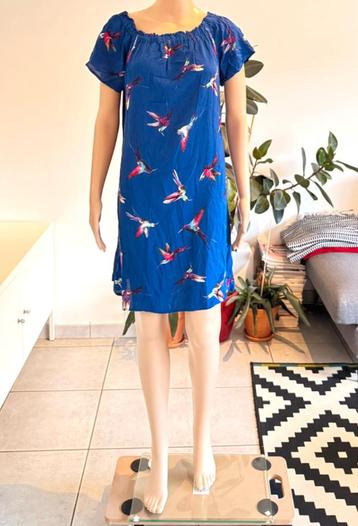 Comfortable dress with beautiful hummingbird print (M/L) beschikbaar voor biedingen
