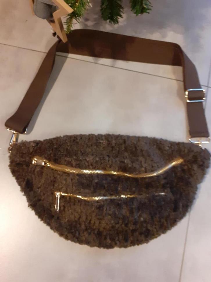 Sac banane doudoune marron neuf., Handtassen en Accessoires, Tassen | Schoudertassen, Zo goed als nieuw, Ophalen