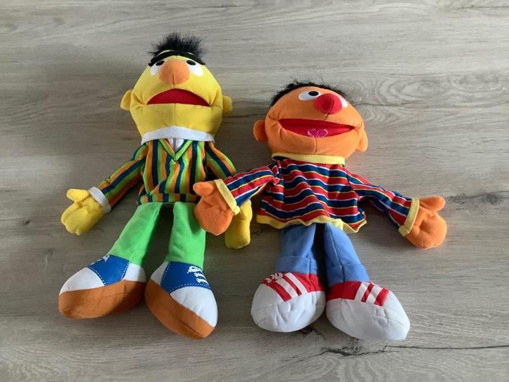 Sesamstraat Bert & Ernie handpoppen (33-40 cm) (2016), Kinderen en Baby's, Speelgoed | Knuffels en Pluche, Zo goed als nieuw, Overige typen