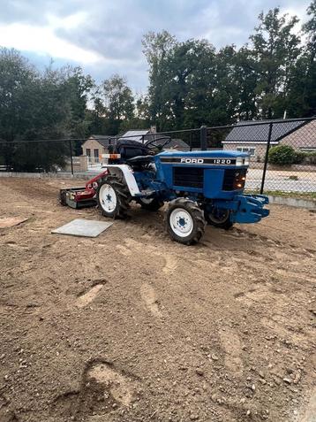 Tuinenleuckx minitractor werktuigen kraan & chauffeur tehuur beschikbaar voor biedingen
