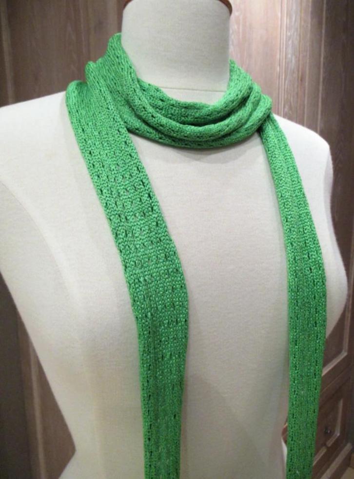 InWear groene glossy sjaal met motiefje, Kleding | Dames, Mutsen, Sjaals en Handschoenen, Nieuw, Sjaal, Verzenden