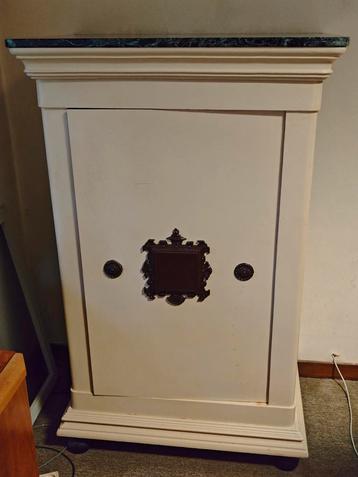 Grote antieke brandkast 1900 beschikbaar voor biedingen