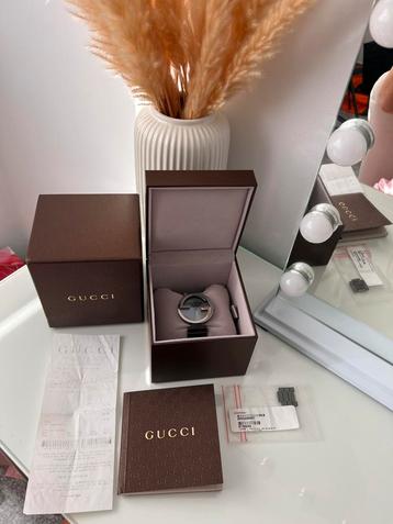 Gucci G zilverstalen herenhorloge beschikbaar voor biedingen