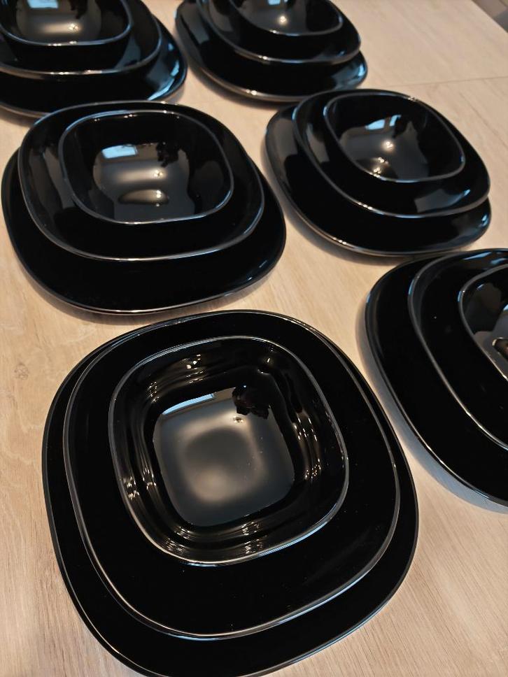 Ikea servies backig zwarte bordjes, Huis en Inrichting, Keuken | Servies, Bord(en), Ophalen