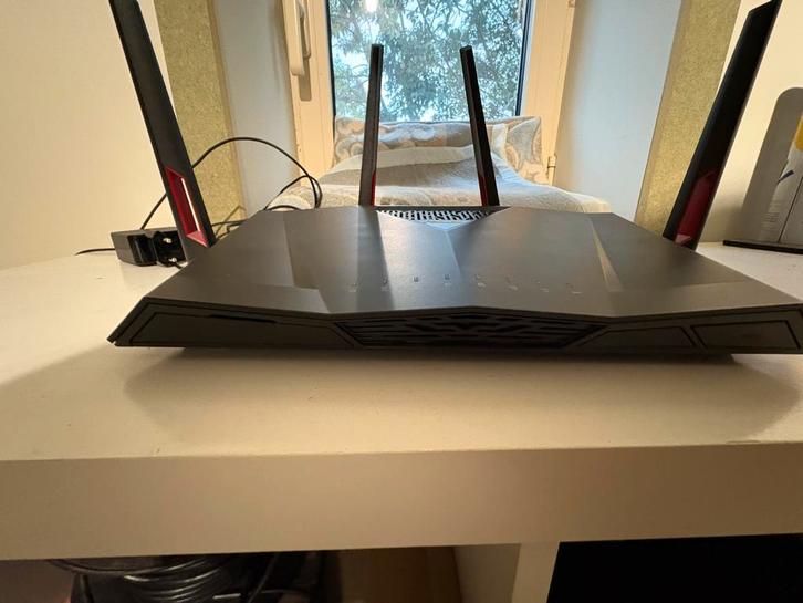 ASUS RT-AC88U, Computers en Software, Netwerk switches, Gebruikt, Ophalen