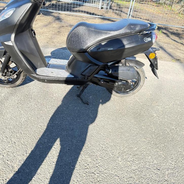 PEUGEOT KISBEE  a klasse , zeer mooie staat, Fietsen en Brommers, Scooters | Peugeot, Gebruikt, Klasse A (25 km/u), Benzine, Ophalen of Verzenden